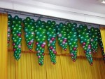 украшение шарами сцены сосульки из надувных шаров