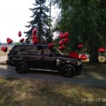 украшение машины шарами в форме сердец - подарок на день рождение